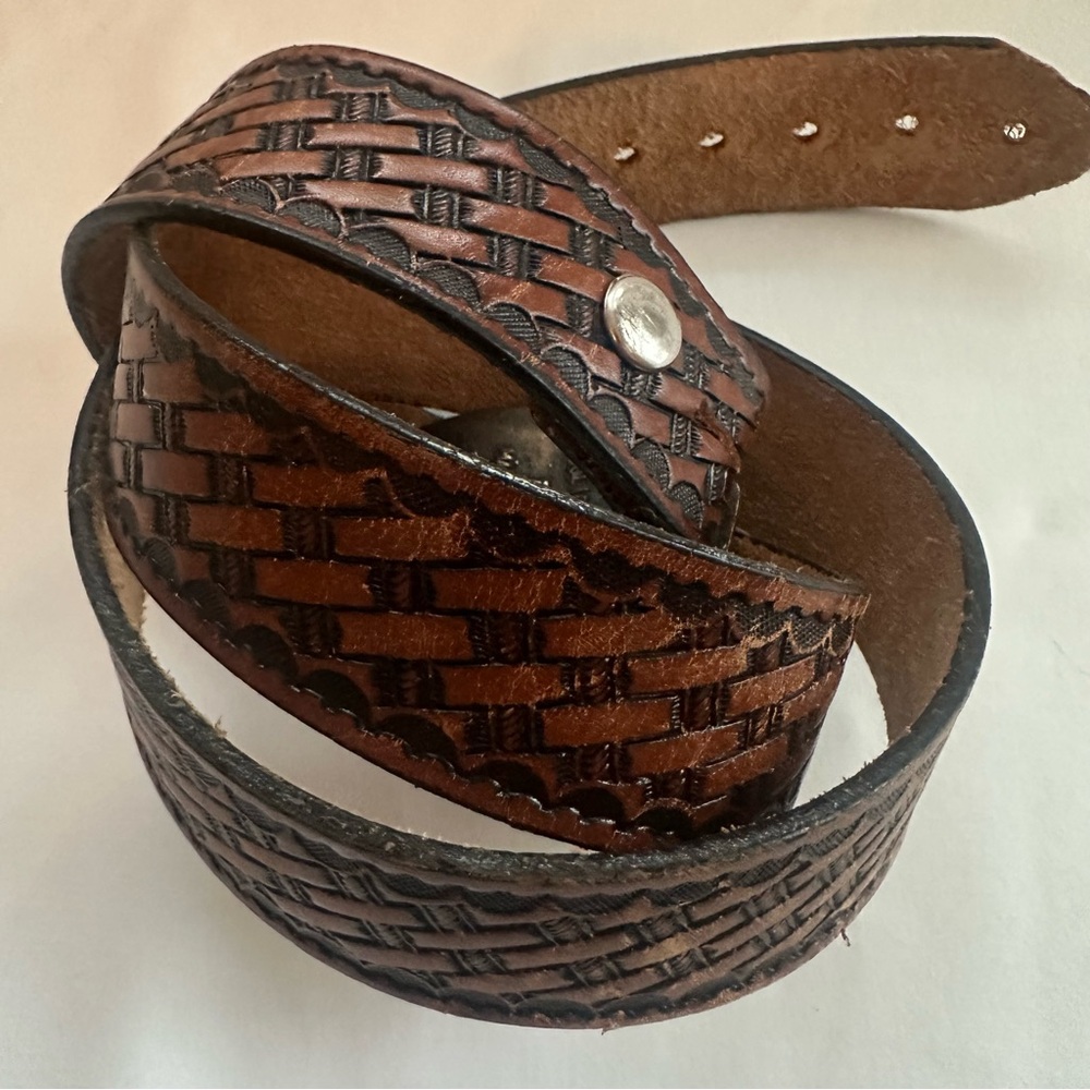 Hand Tooled Belt with Buckle 42-44 - Picture 4 of 10